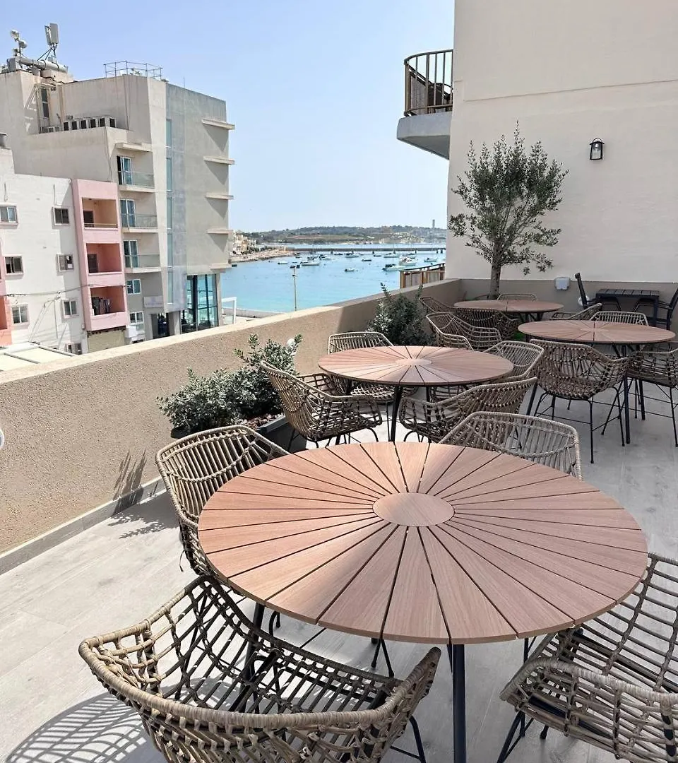 The Beach House Birżebbuġa 0*,